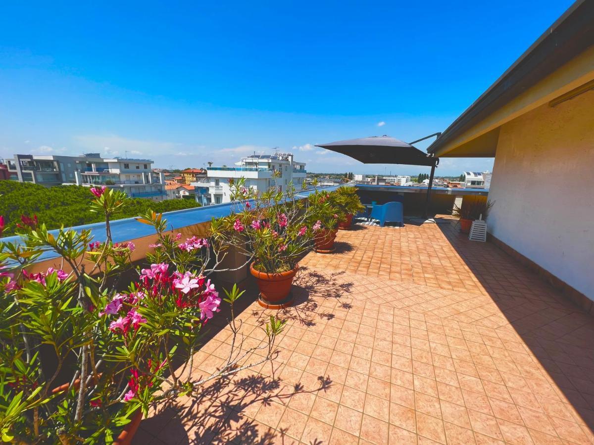 Апартаменти Blue Moon Penthouse Лідо-ді-Єзоло Екстер'єр фото
